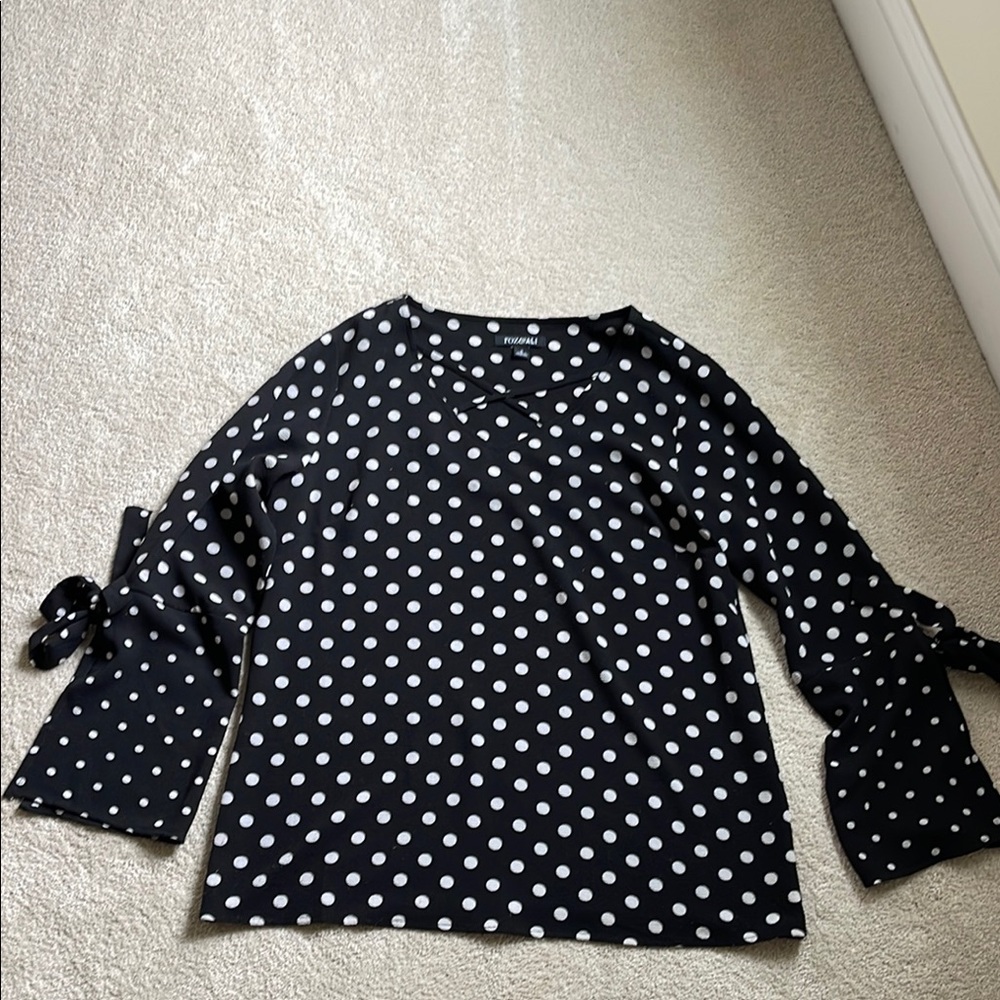 Roz & Ali Black and White Bell Sleeve Blouse with crisscross V neck